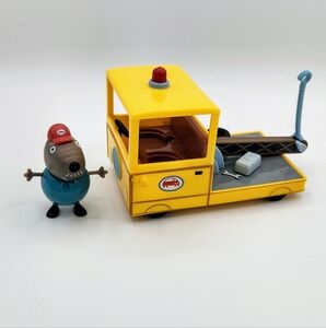 Peppa Pig- Grandad Dog Tow Truck set with Figure